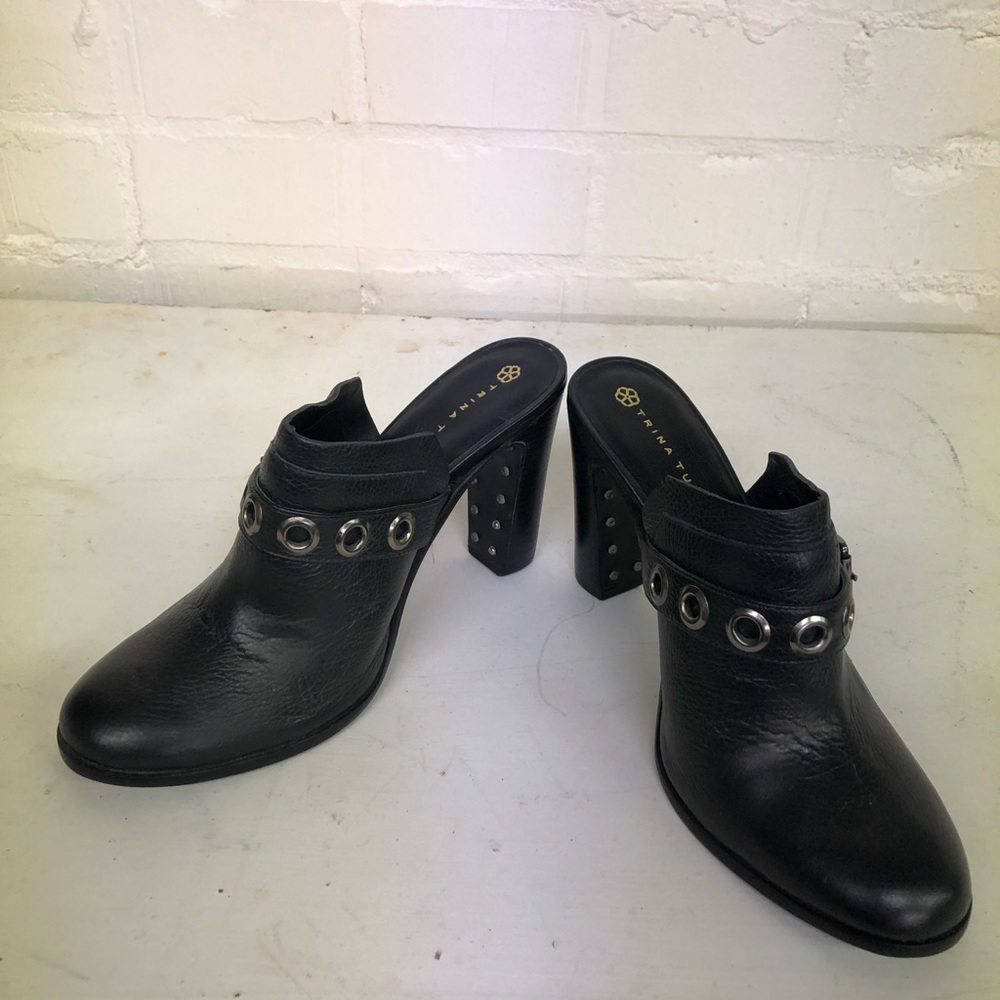Trina Turk slip-on Black clogs with Decorative Silver Eyelets